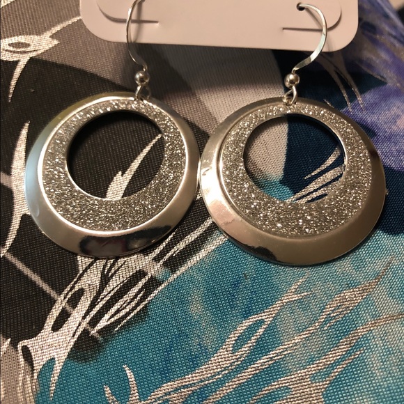 Silver tone Circle ⭕️ Drop Earrings - Picture 3 of 6